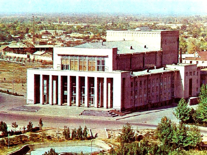 Здание театра в Самарканде